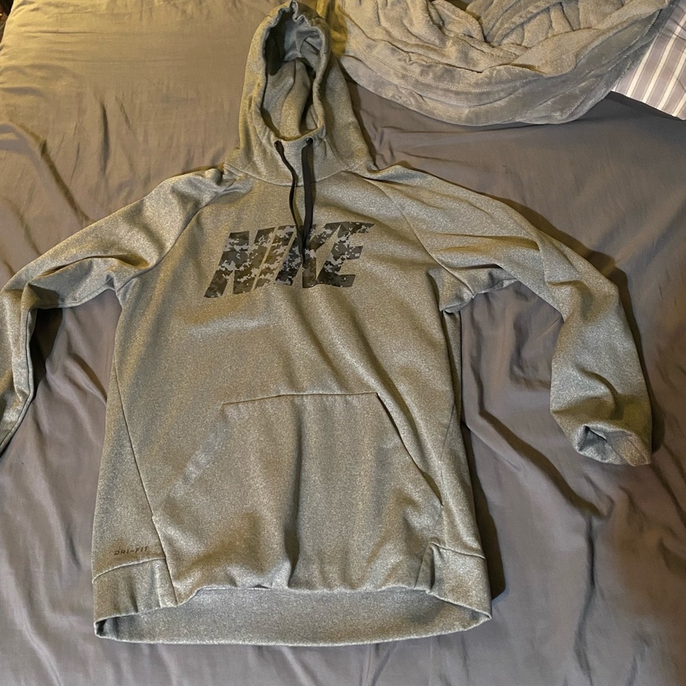 Men’s Nike Hoodie. Size M.